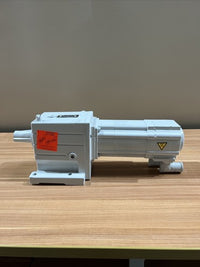 NEW LENZE GST05-2S-VBR-09HC41 SERVO GEAR MOTOR MCS09H41LRS0B0 GEAR BOX