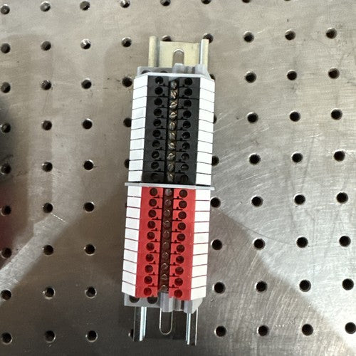 NEW-VTP001690 STERIS DIN POWER BLOCK 10 (12VDC) DIN RAIL FOR IQ2400/2800