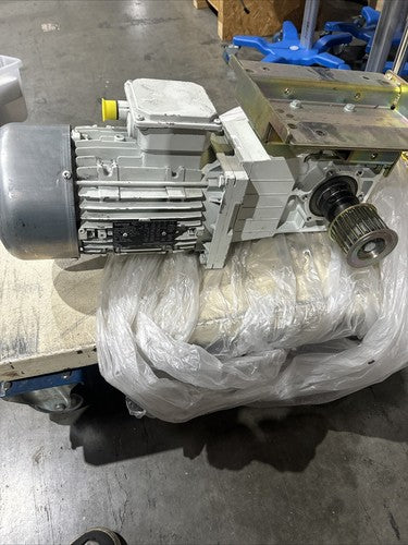 Lenze EN60034 Industrial 3-Mot Inverter Duty Motor GKR04-2M HAR 100C12