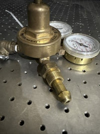 HARRIS 425-125 OXYGEN SINGLE STAGE REGULATOR, BRASS, CGA E-4
