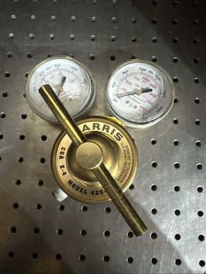 HARRIS 425-125 OXYGEN SINGLE STAGE REGULATOR, BRASS, CGA E-4