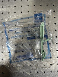 Medline disposable vaginal speculums (REF DYND70401M) Medium 25ct