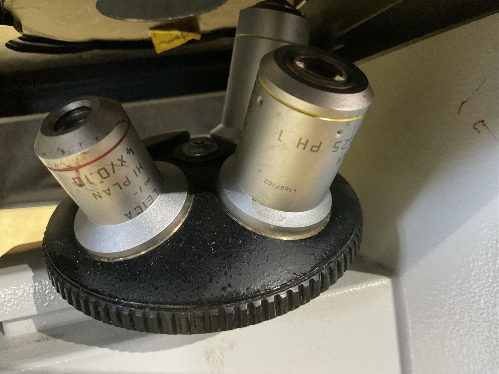 Leica DMIL 090-135-001 Inverted Microscope With Objectives (no Eyepiece)