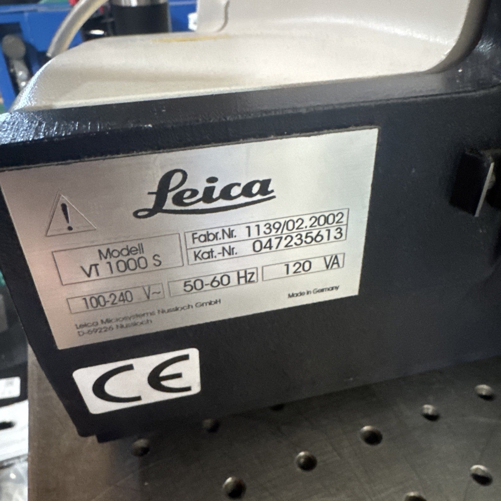Leica VT1000S Fully Automatic Vibrating Blade Microtome Working