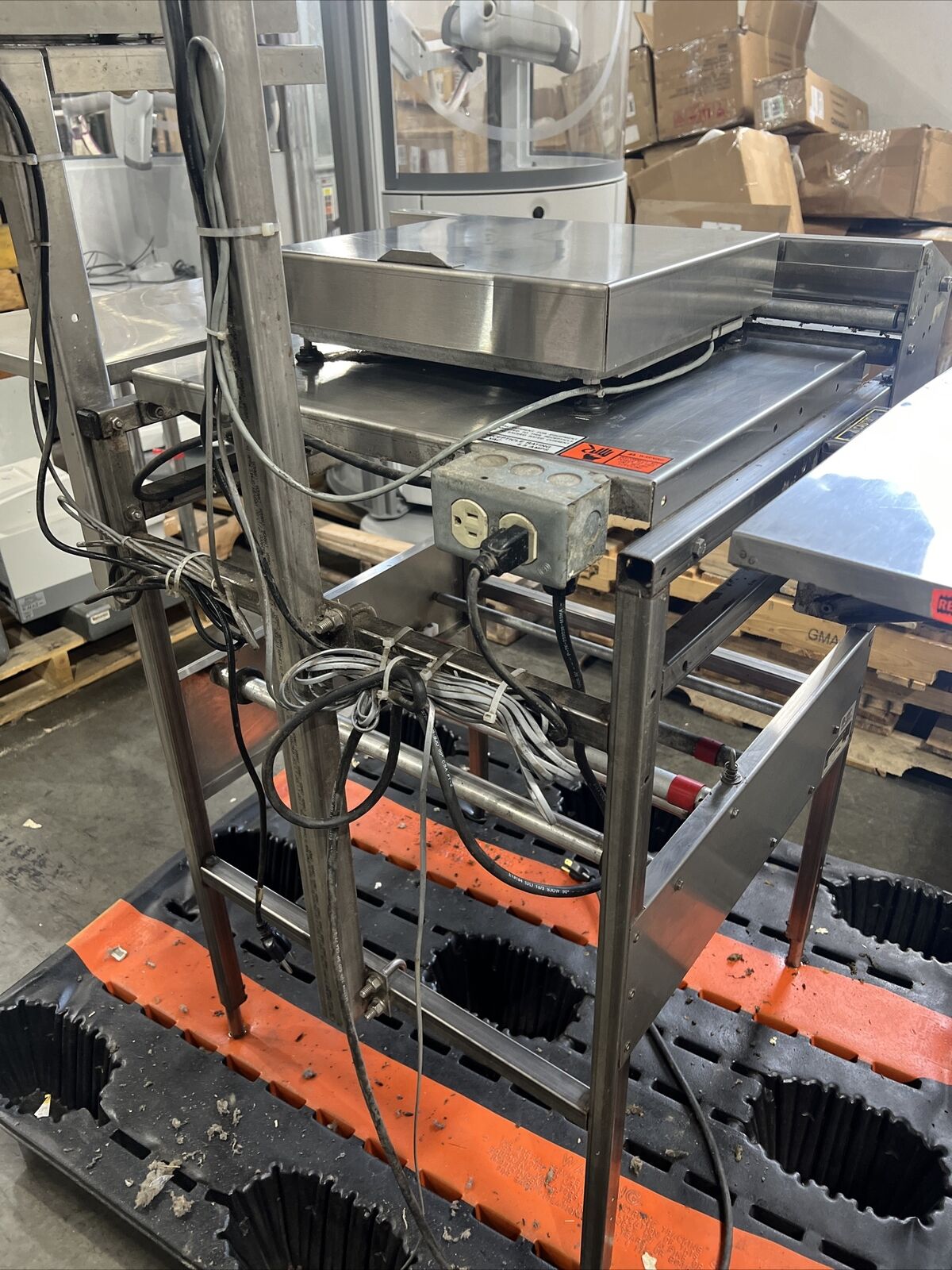 Mettler Toledo 662 Step-Saver Shrinkwrap Station Complete with Scale and Labeler