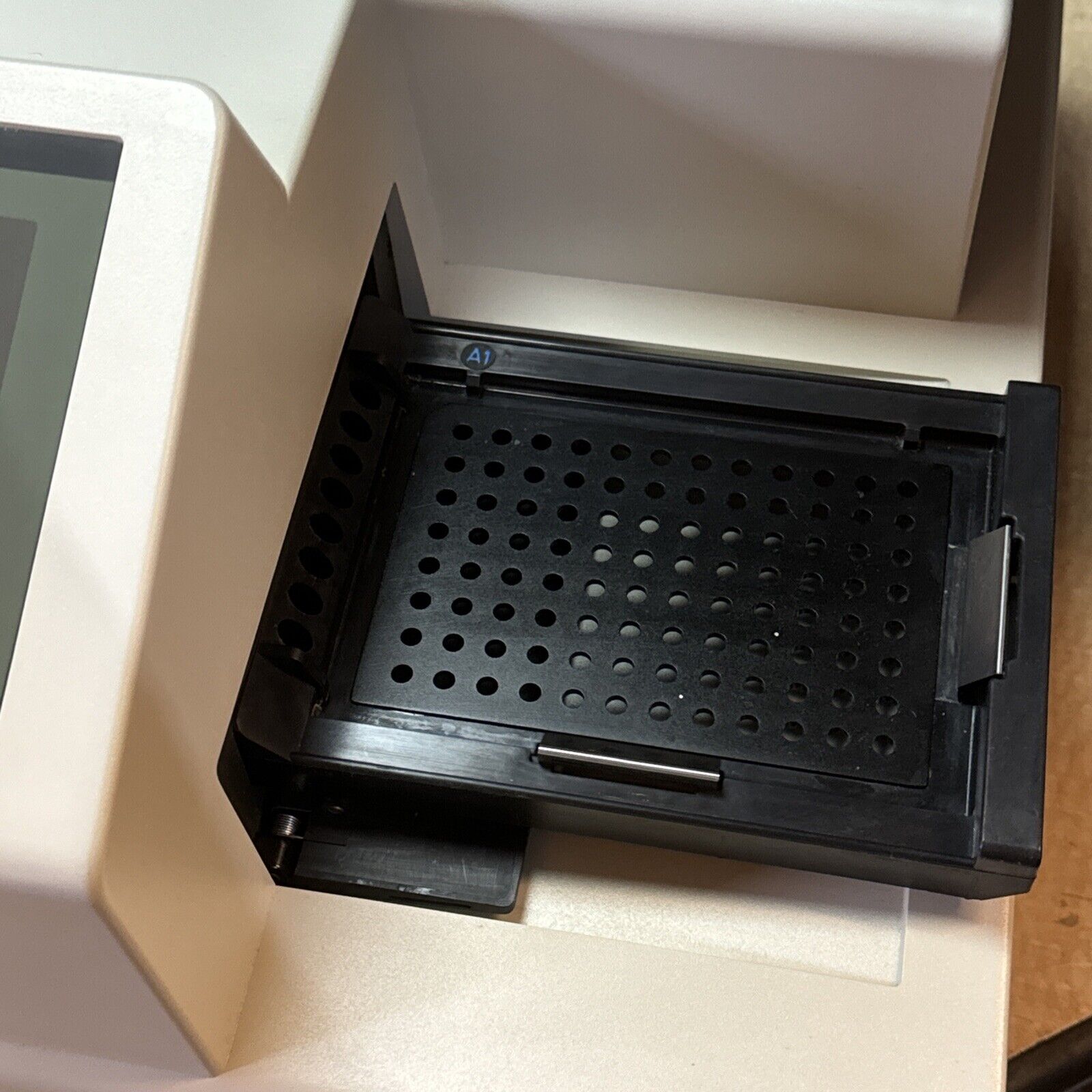 Molecular Devices Versamax Tunable Microplate Reader