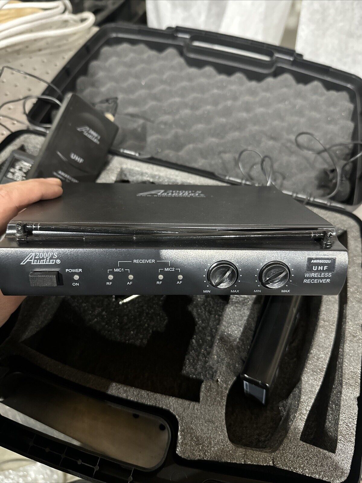 Two Microphone&#39;s 2000&#39;s Wireless UHF Transmitter Receiver AWR6032U AWX6030M