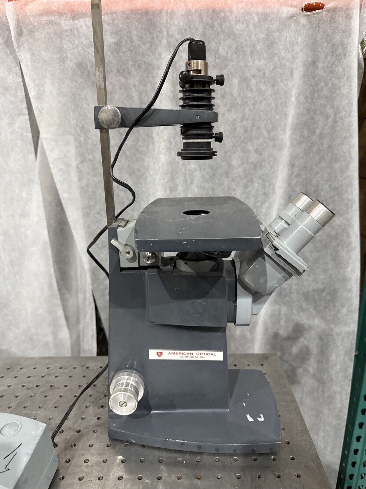 American Optical 1810 Inverted Microscope 4x, 10x, 6.5x W/ Light Source