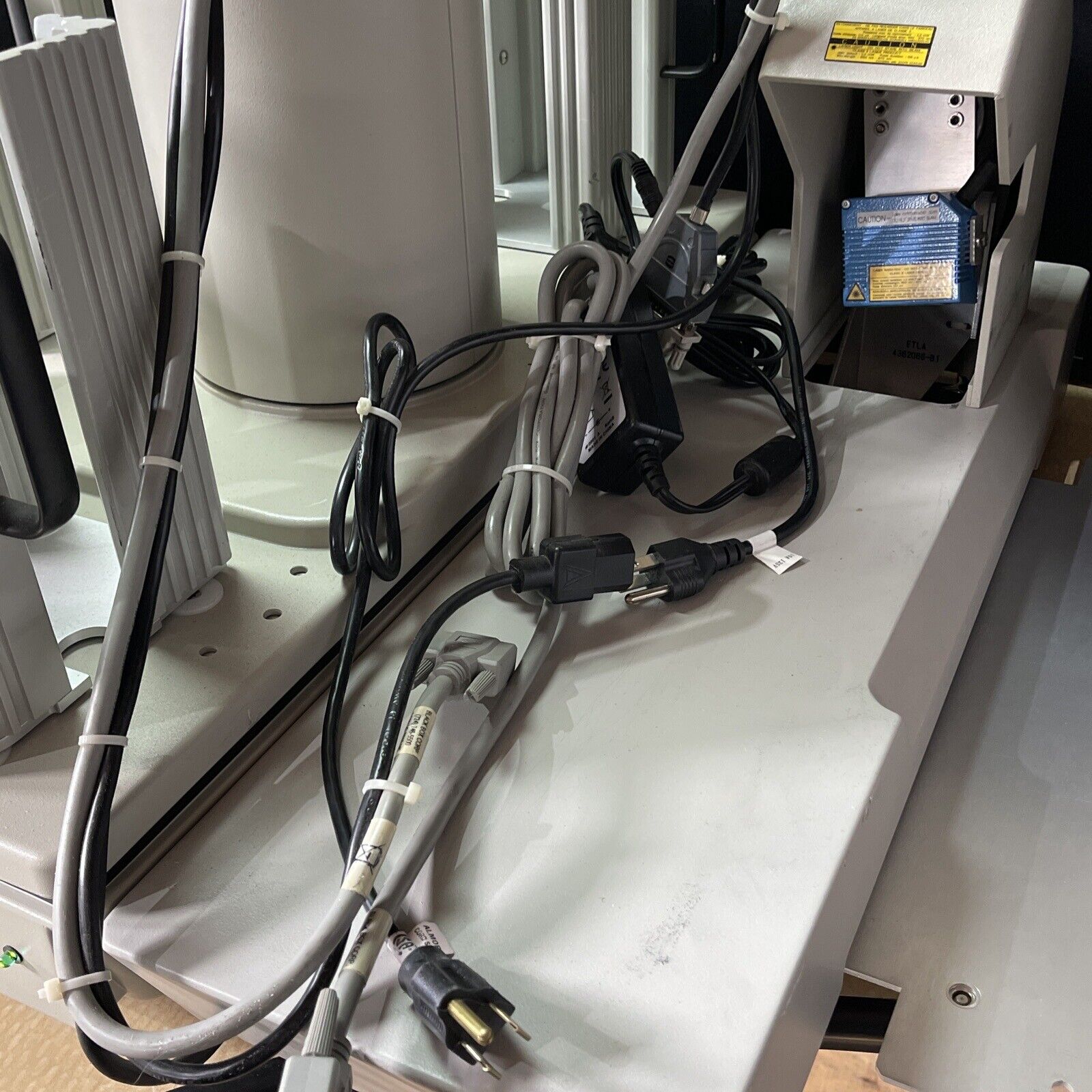 Caliper Zymark Twister Microplate Handler w/Barcode Reader