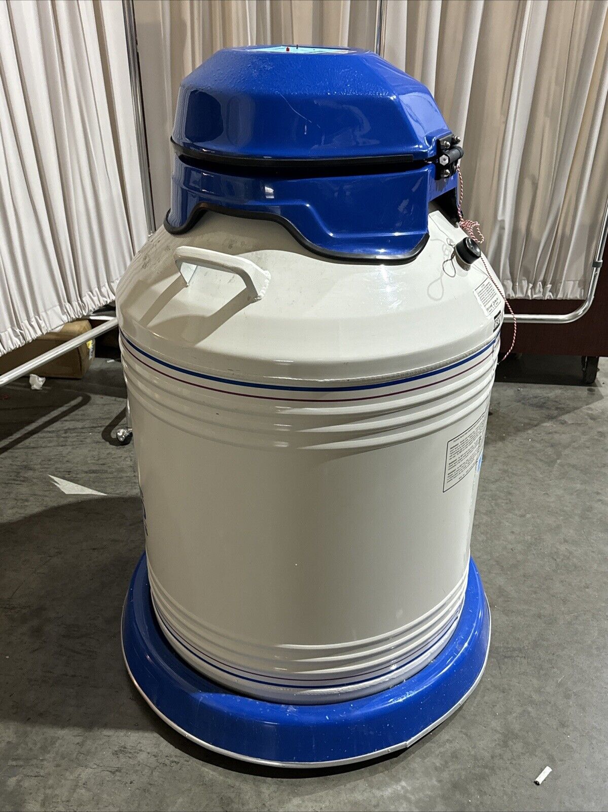 CBS CRYOSYSTEM cryo liquid nitrogen tank sample storage 6000 w/ roller base