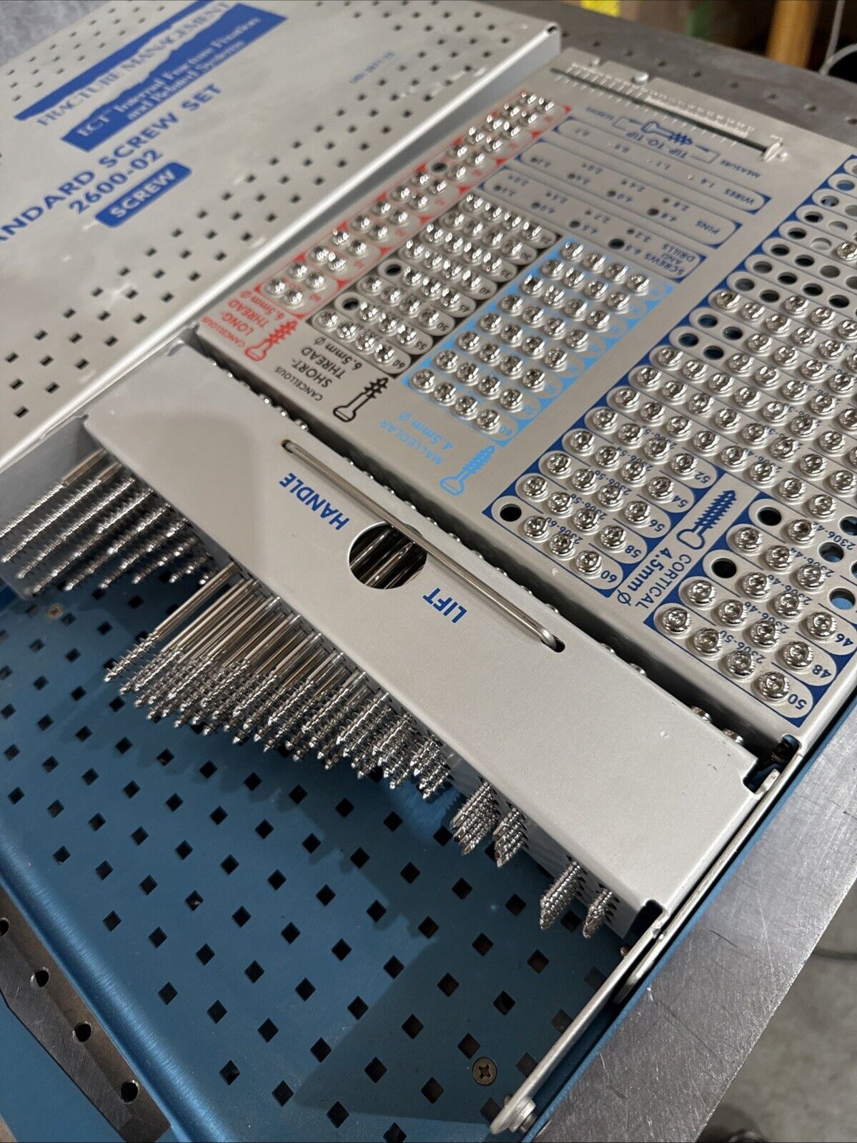Zimmer 2600-02 Standard Screw Set