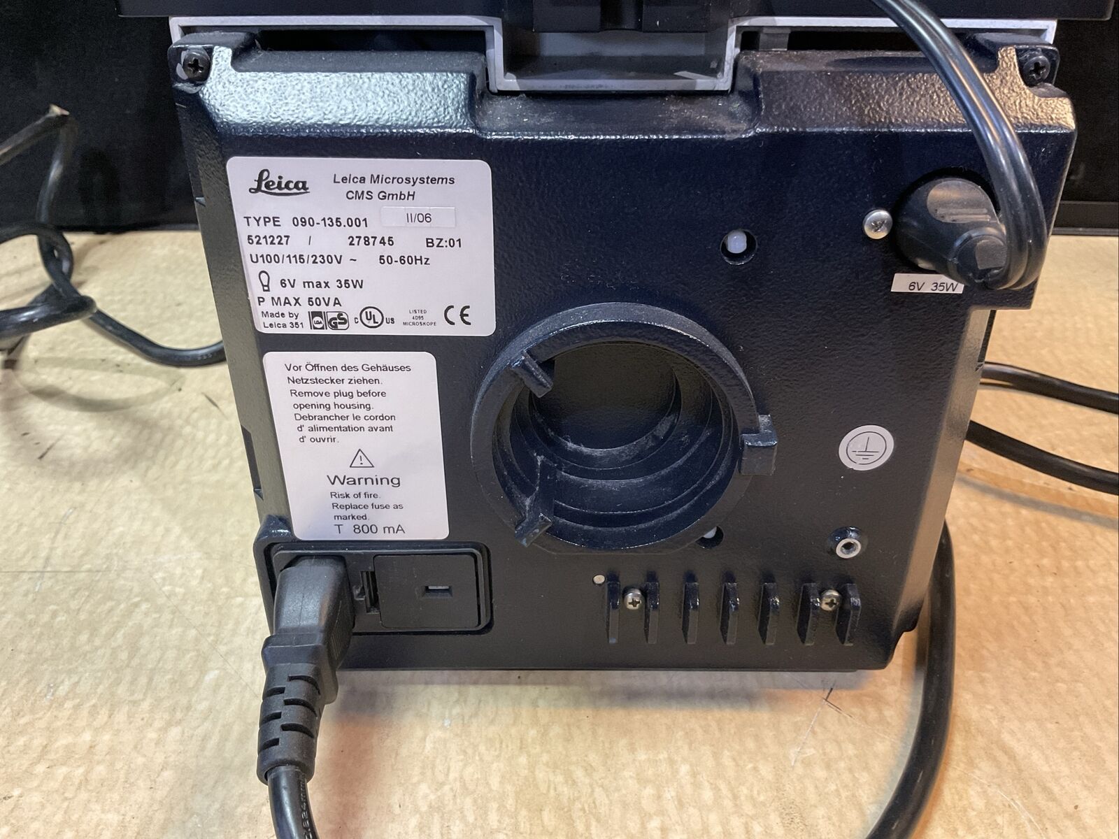 Leica DMIL 090-135-001 Inverted Microscope With Objectives (no Eyepiece)