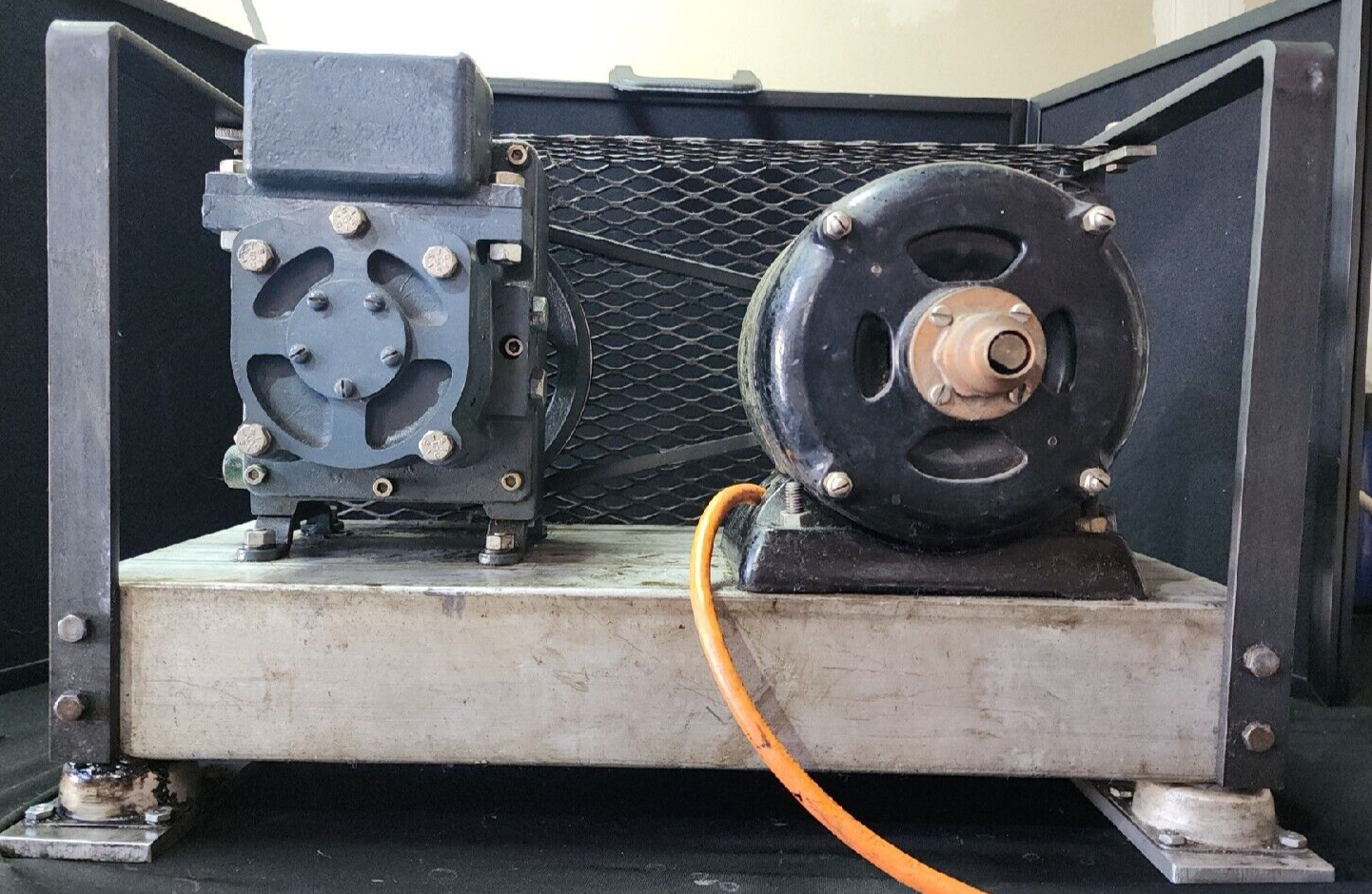 Welch DuoSeal 1400 Belt Drive Rotary Vane Dual Stage Mechanical Vacuum Pump