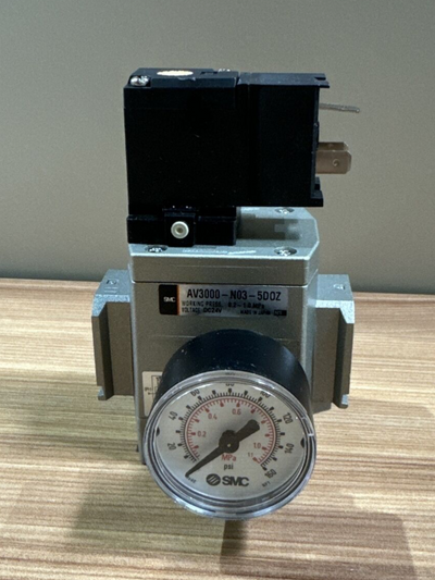 SMC PRESSURE GAUGE 111.12 1.5IN 1/8IN NPT CBM M5 0-160PSI 222, AV3000-N03-5D0Z