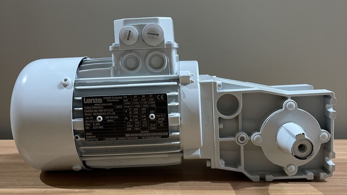 LENZE EN60034, 32699, GKR03-2M HAK 063C42,  MDEMARS 063-42C0U MOTOR
