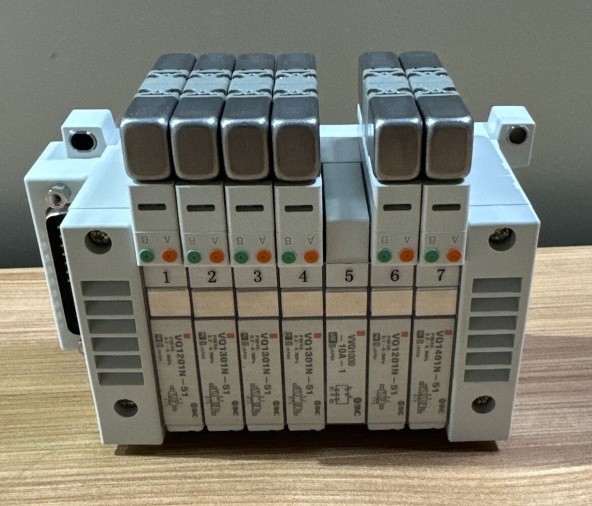 SMC VV5Q11-07-DAL01092 7 STATION PNUEMATIC MANIFOLD VALVE BODY