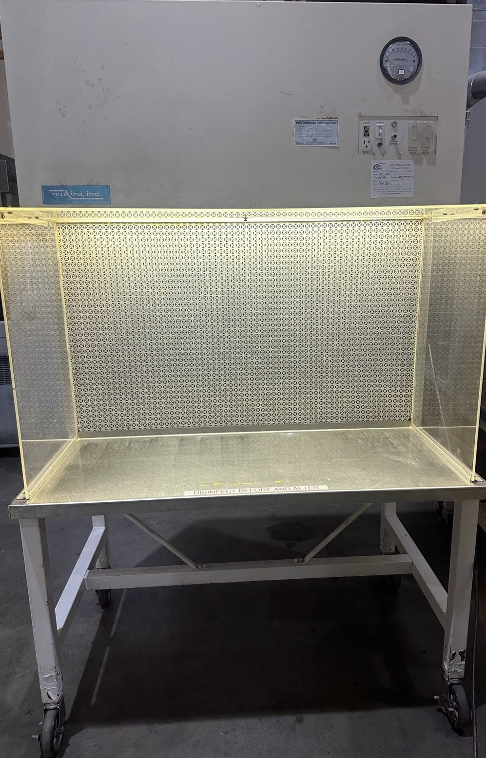 NuAire NU-201-430 4’ Horizontal Laminar Flow Clean Bench Stainless Steel 115V