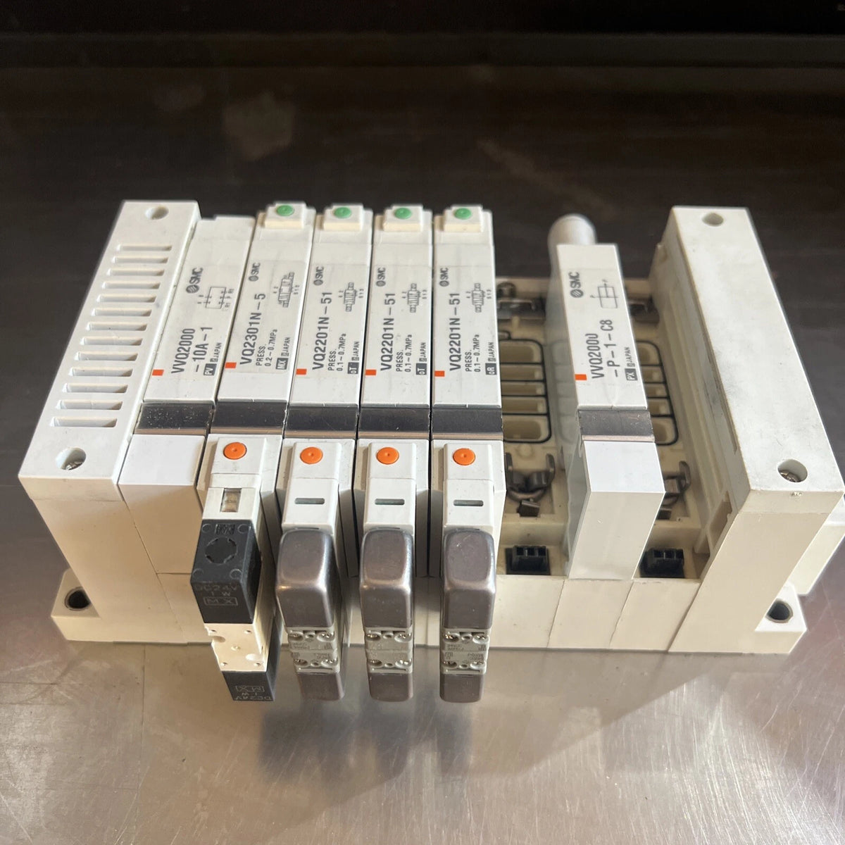 SMC VV5Q21-08-DAN00 Manifold assembly
