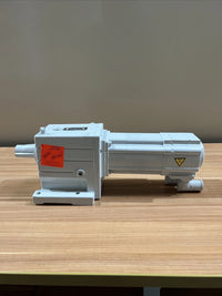 NEW LENZE GST05-2S-VBR-09HC41 SERVO GEAR MOTOR MCS09H41LRS0B0 GEAR BOX