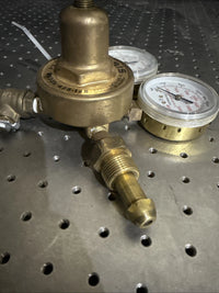 HARRIS 425-125 OXYGEN SINGLE STAGE REGULATOR, BRASS, CGA E-4