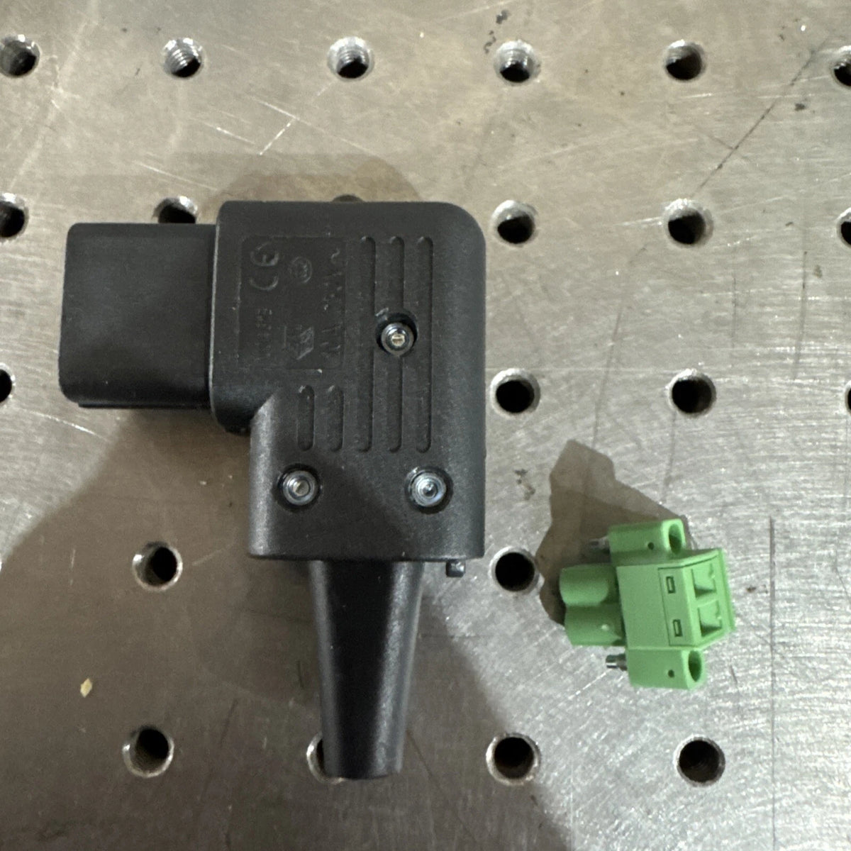 Schurter Angled IEC C13 Female Cable Mount Rewireable Kettle Plug. 4785.0000
