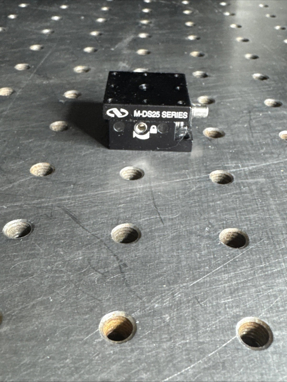 NEWPORT M-DS25 25MM COMPACT METRIC DOVETAIL LINEAR STAGE