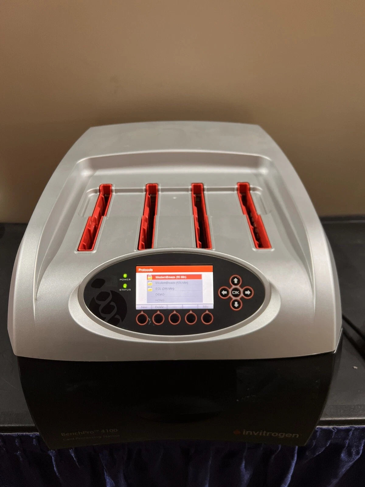 Invitrogen BenchPro 4100 Card Processing Station for Western Blot Slide Stainer