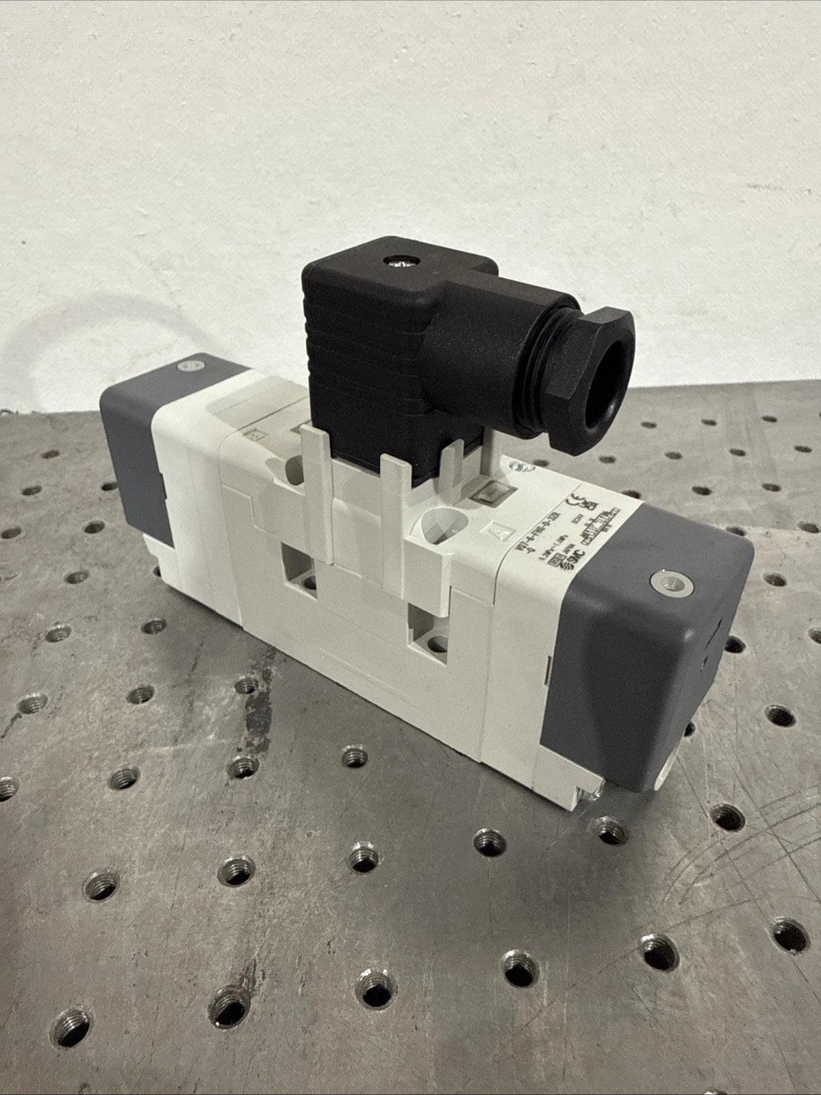 SMC VQ7-6-FHG-D-3ZR SOLENOID VALVE 0.2-1.0MPA