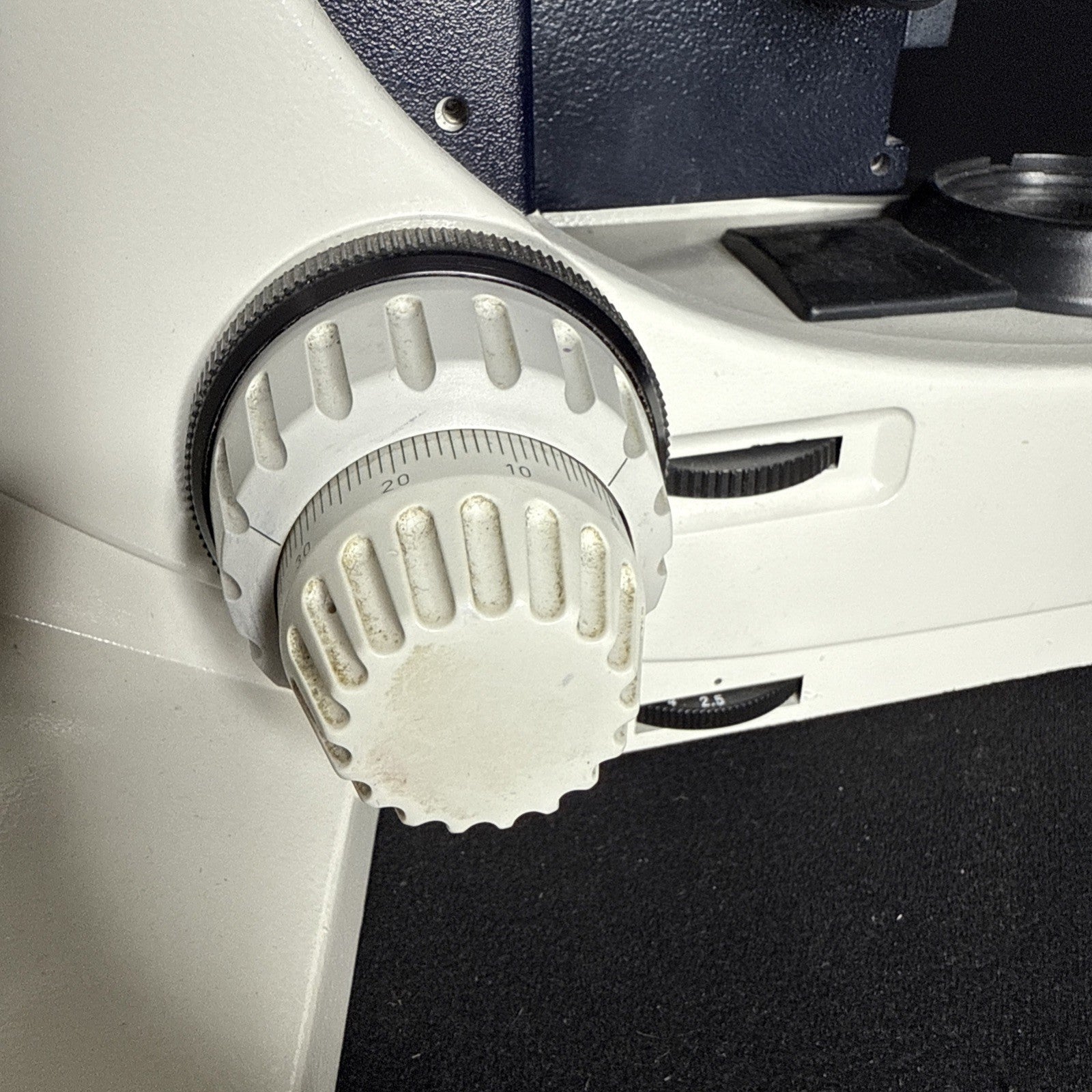 Leica Microscope DMLB Stand - Type 020-519.010 LB30T