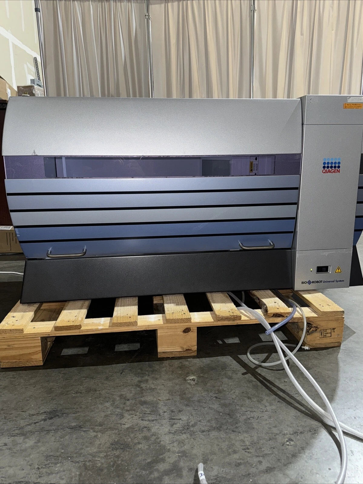 QIAGEN BIOROBOT 8000 Universal System Liquid Handling System