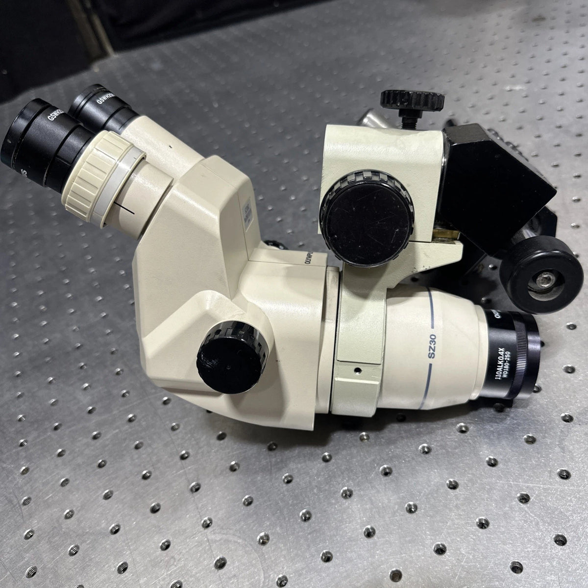 Olympus SZ3060 Stereo Zoom Microscope w/ 0.4X Objective & 20X Eyepieces Boom